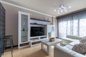 TV - Holiday Home 'Brétema' with Wi-Fi (Meaño)