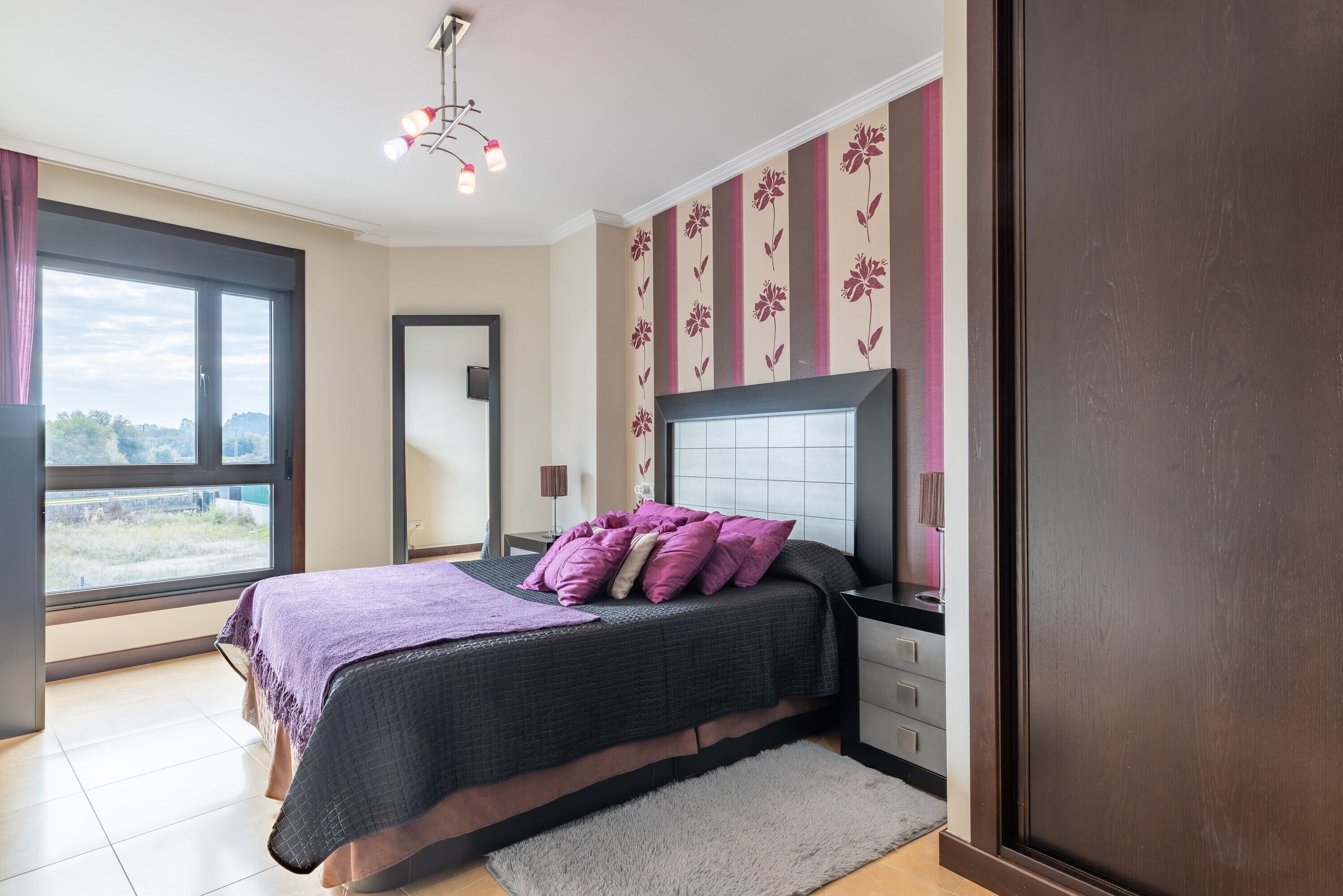 2 chambres, fer et planche à repasser, Wi-Fi, draps fournis