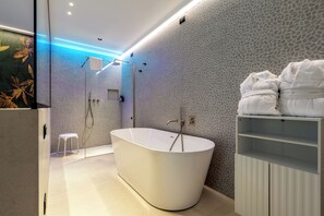 Deluxe Suite, Balcony | Bathroom | Shower, hair dryer, towels, soap - Wega Hotel  (Verona)