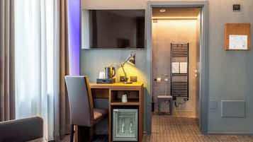 Junior-Suite, Balkon | Minibar, Zimmersafe, Bügeleisen/Bügelbrett, kostenloses WLAN