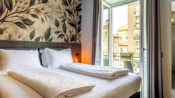 Suite Junior, balcone | Minibar, una cassaforte in camera, ferro/asse da stiro, Wi-Fi gratuito