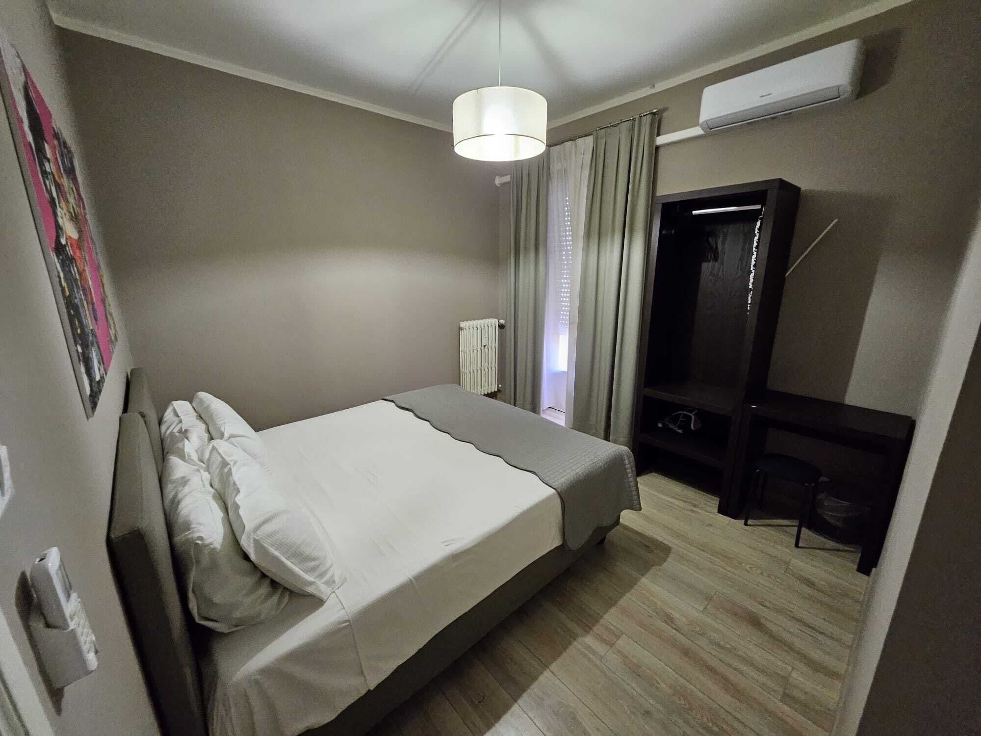 Apartment, Terrace, Annex Building | Bar mini, peti besi dalam bilik, kalis bunyi, seterika/papan seterika 