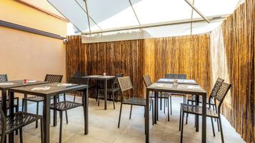 Colazione a buffet inclusa, servita tutte le mattine