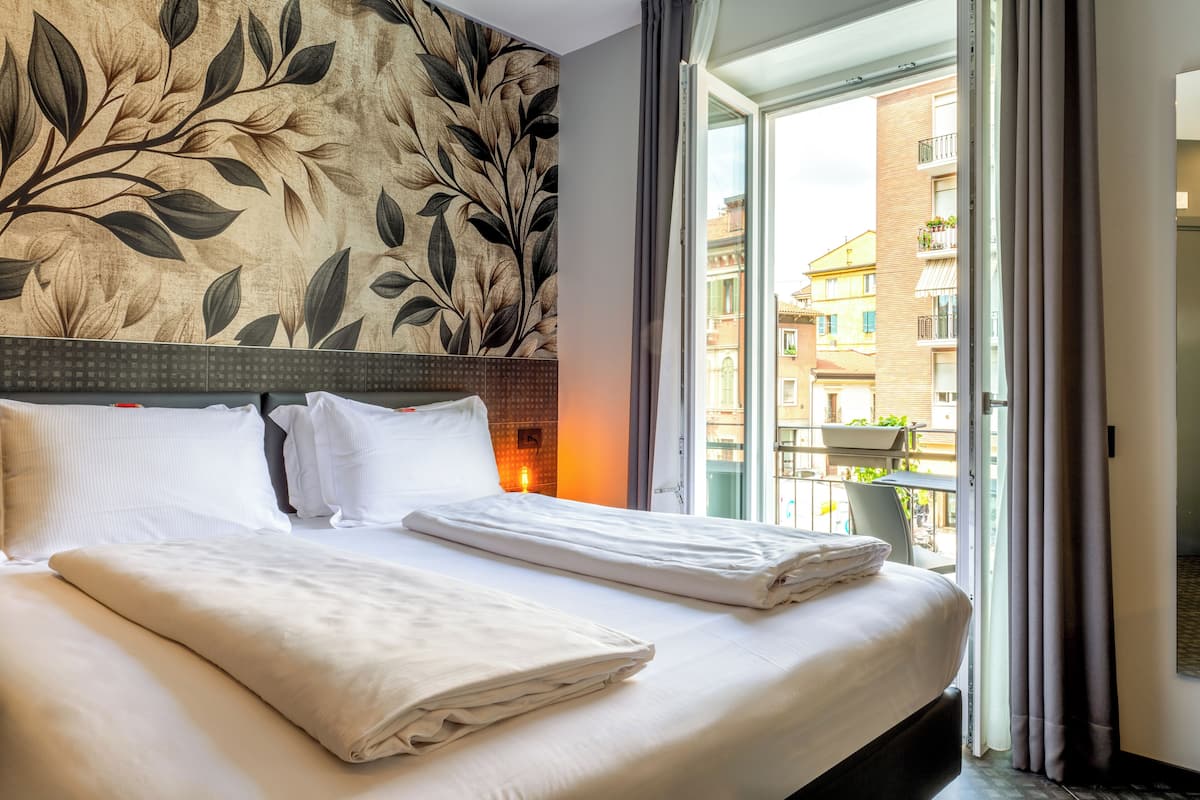 Junior Suite, Balcony | Minibar, in-room safe, iron/ironing board, free WiFi