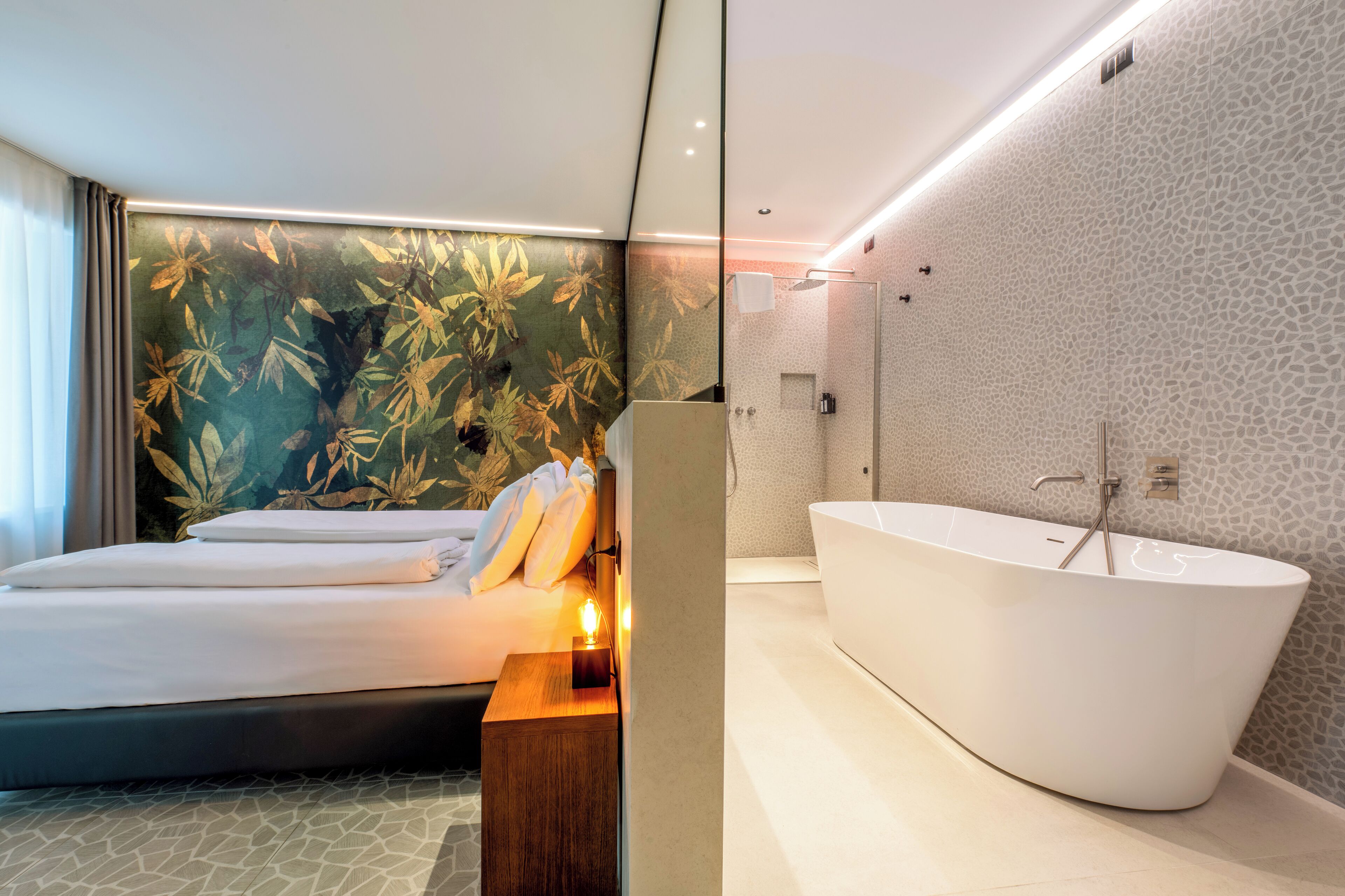 Suite Deluxe, balcón | Baño | Regadera, secadora de cabello, toallas, jabón 