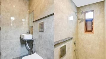 Serviettes fournies, savon, shampoing, papier toilette