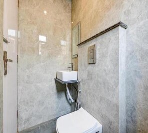 Towels, soap, shampoo, toilet paper