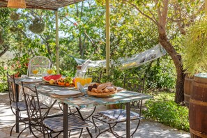 Outdoor dining - VILLA SA FONTASA (Moscari)