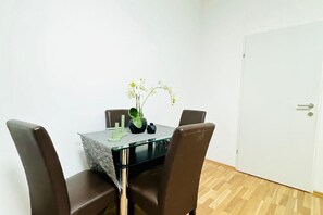 Dining - Stylish Studio | Steps from Augarten Park (Vienna)
