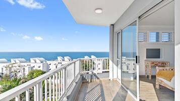 Apartemen (3 Bedrooms) | Bagian depan properti