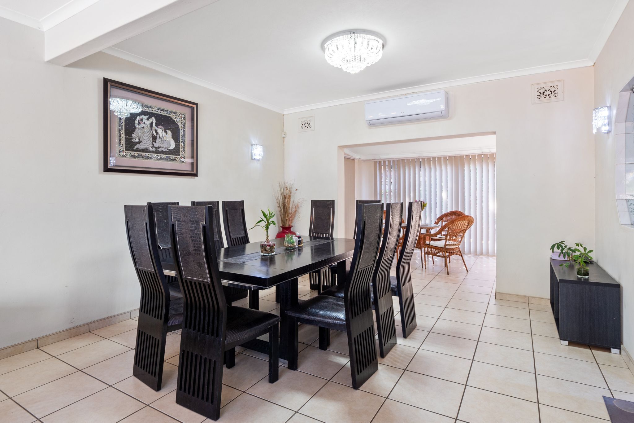 House (5 Bedrooms) | Interior