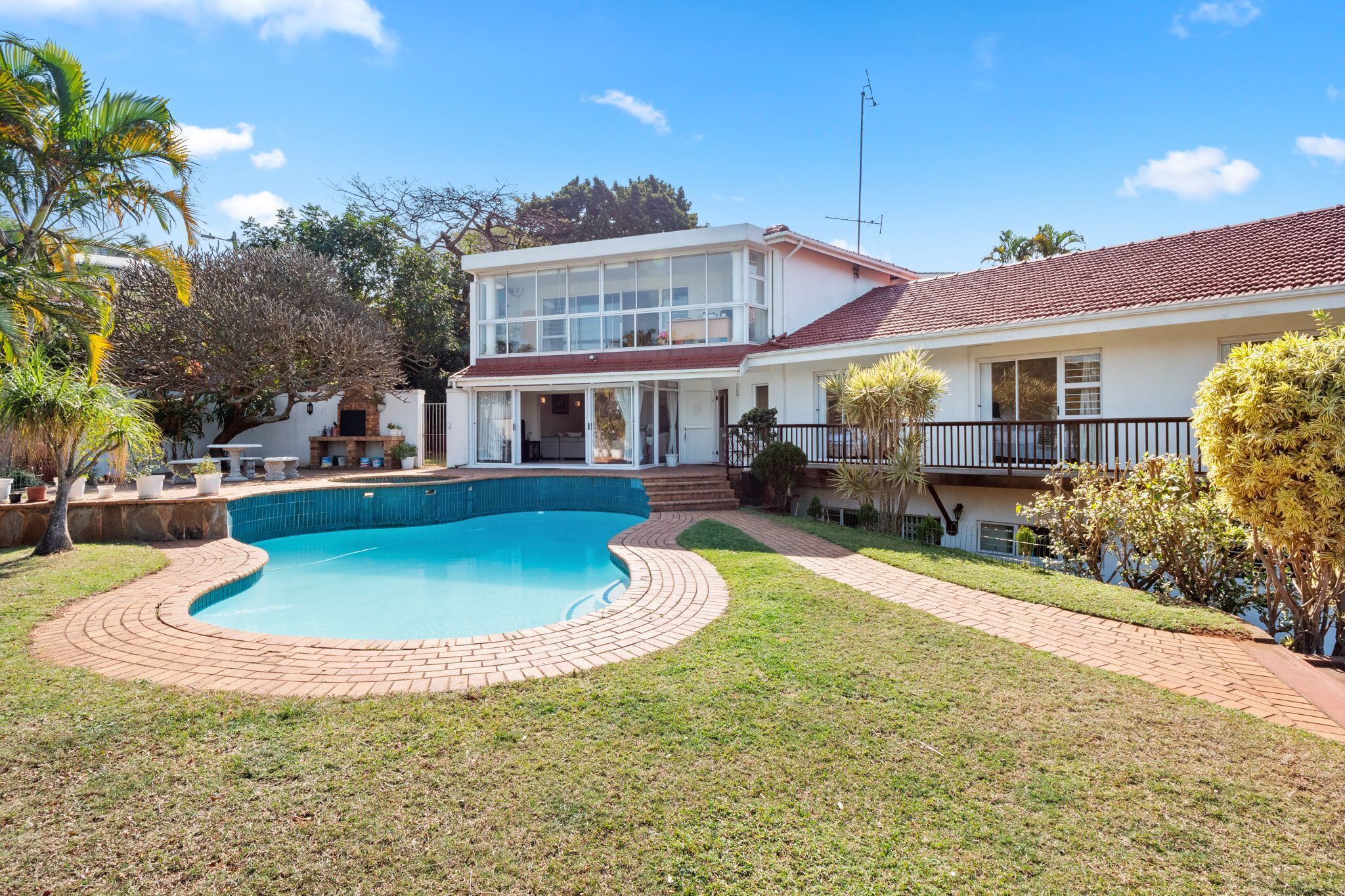 House (5 Bedrooms) | Front of property