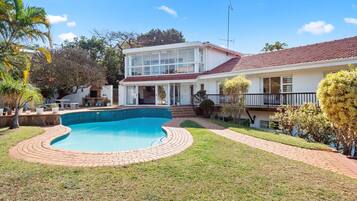 House (5 Bedrooms) | Front of property