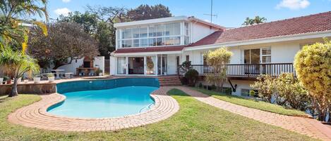 House (5 Bedrooms) | Front of property