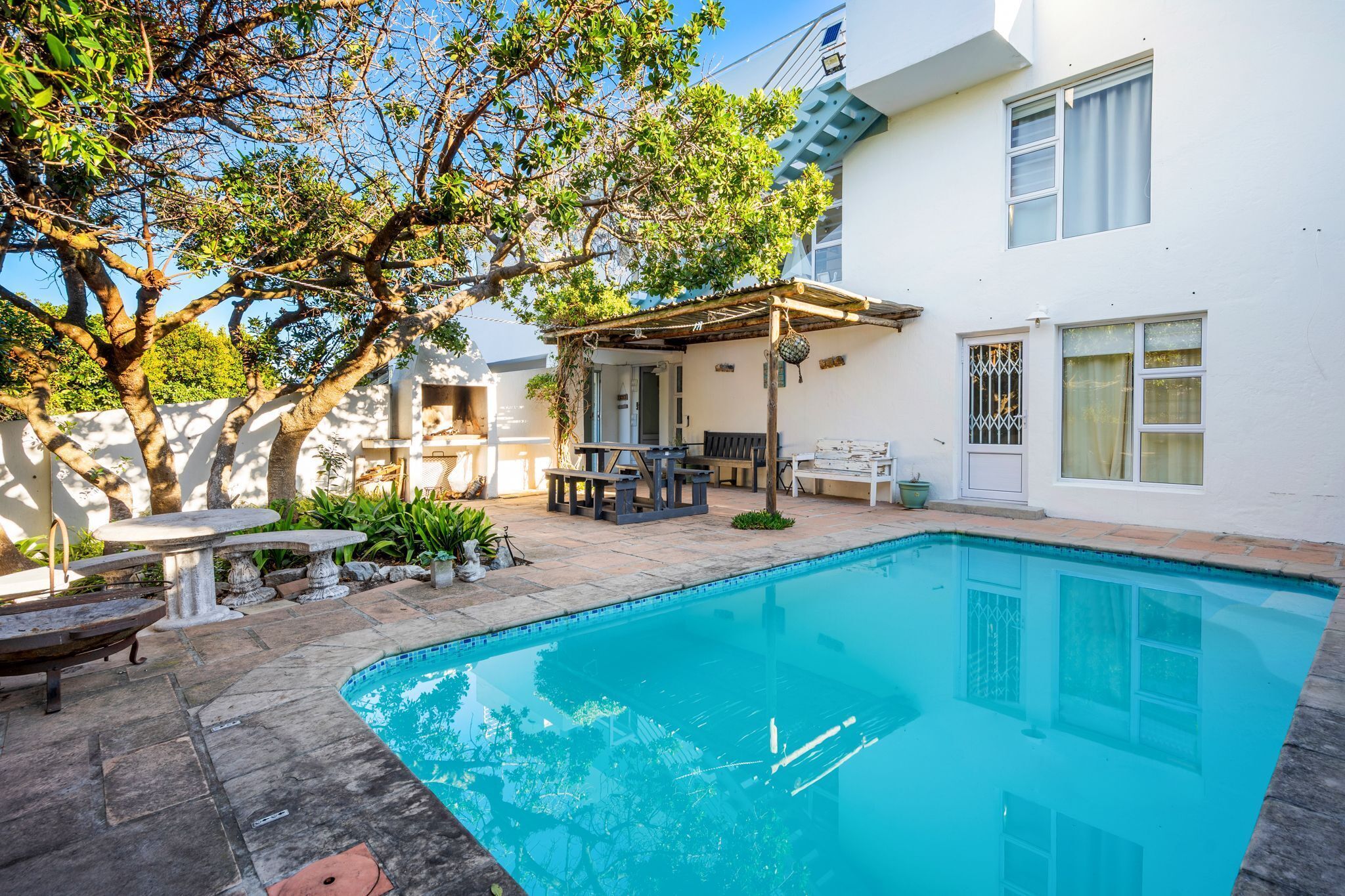 House (4 Bedrooms) | Front of property