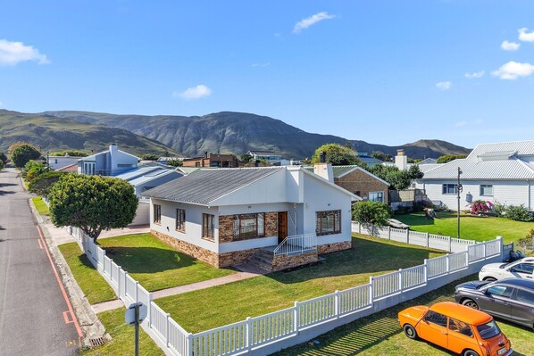 Front of property - The Kleinmond Cottage (Kleinmond)