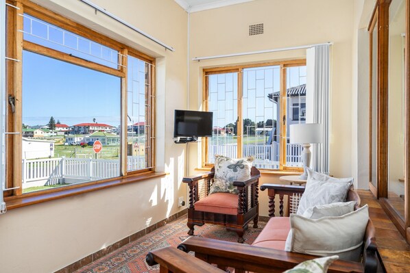 House (2 Bedrooms) | Interior - The Kleinmond Cottage (Kleinmond)