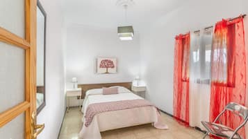 2 habitaciones, tabla de planchar con plancha, wifi y ropa de cama