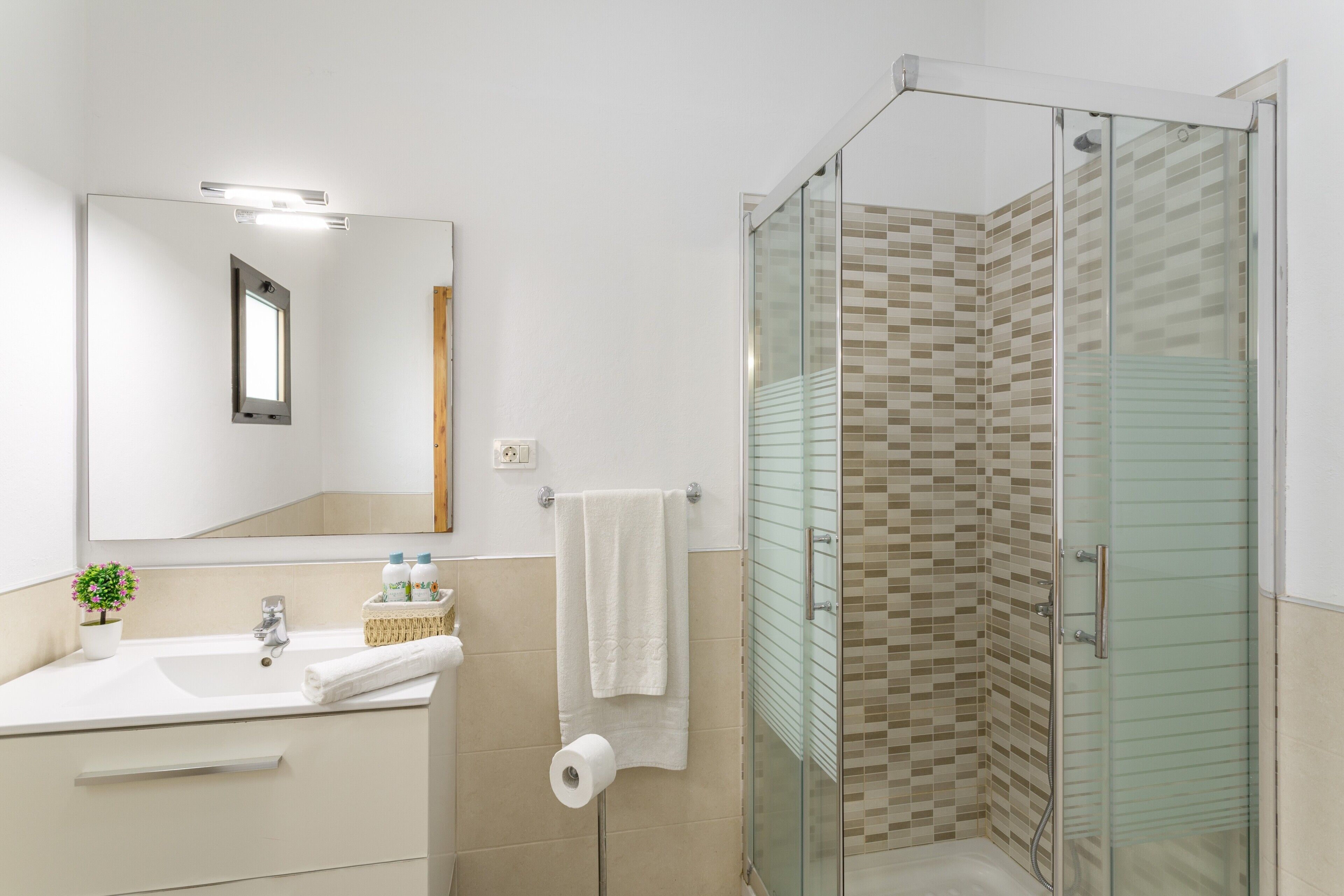 Shower, towels