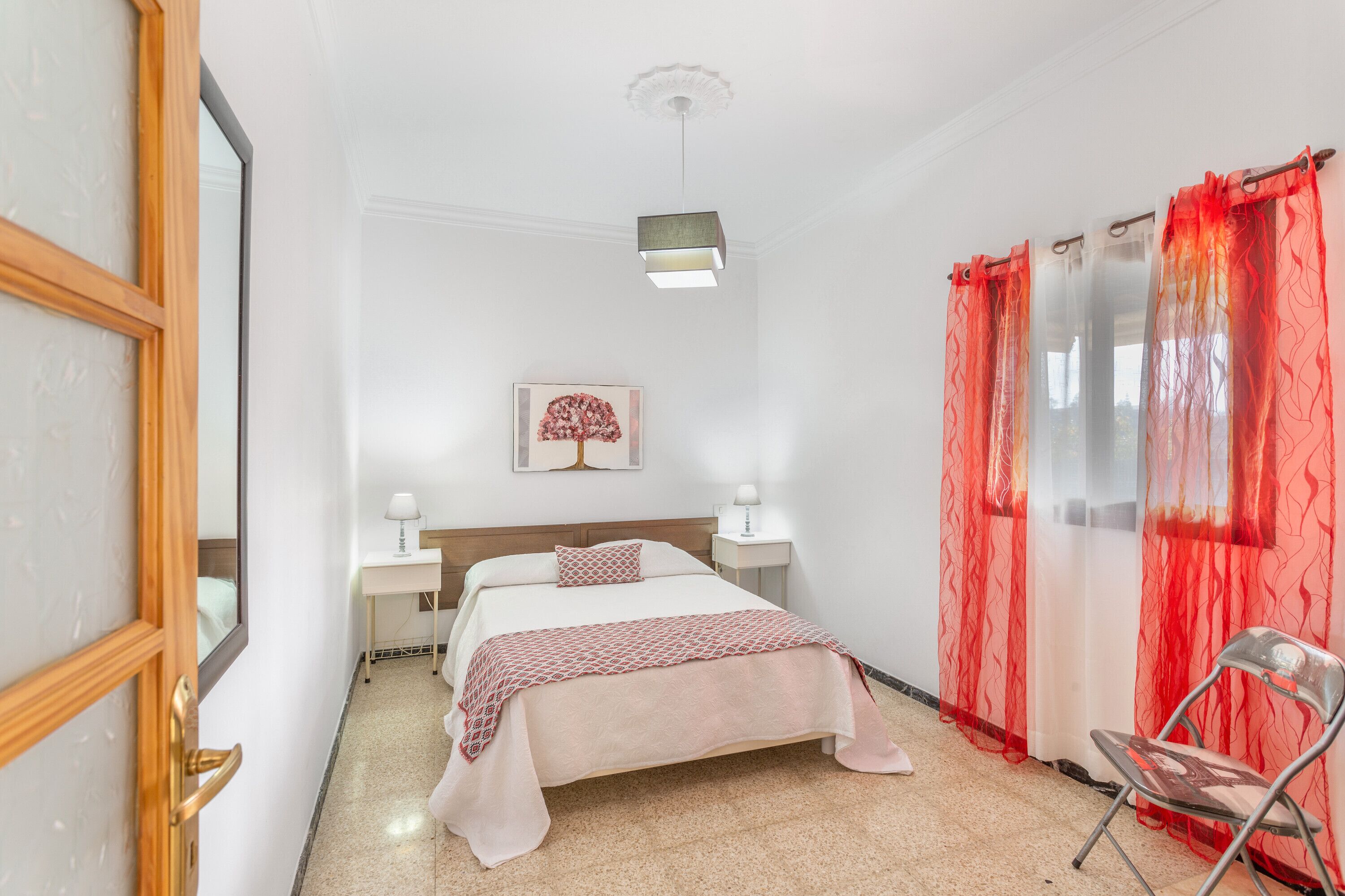 2 slaapkamers, een strijkplank/strijkijzer, wifi, beddengoed