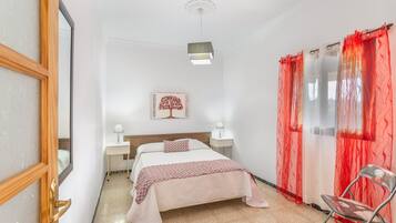 2 chambres, fer et planche Ă repasser, Wi-Fi, draps fournis