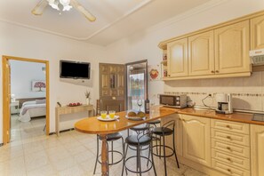 Frigorifero, microonde, piano cottura, macchina per tè/caffè