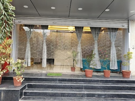 Exterior detail. HOTEL PLAZA