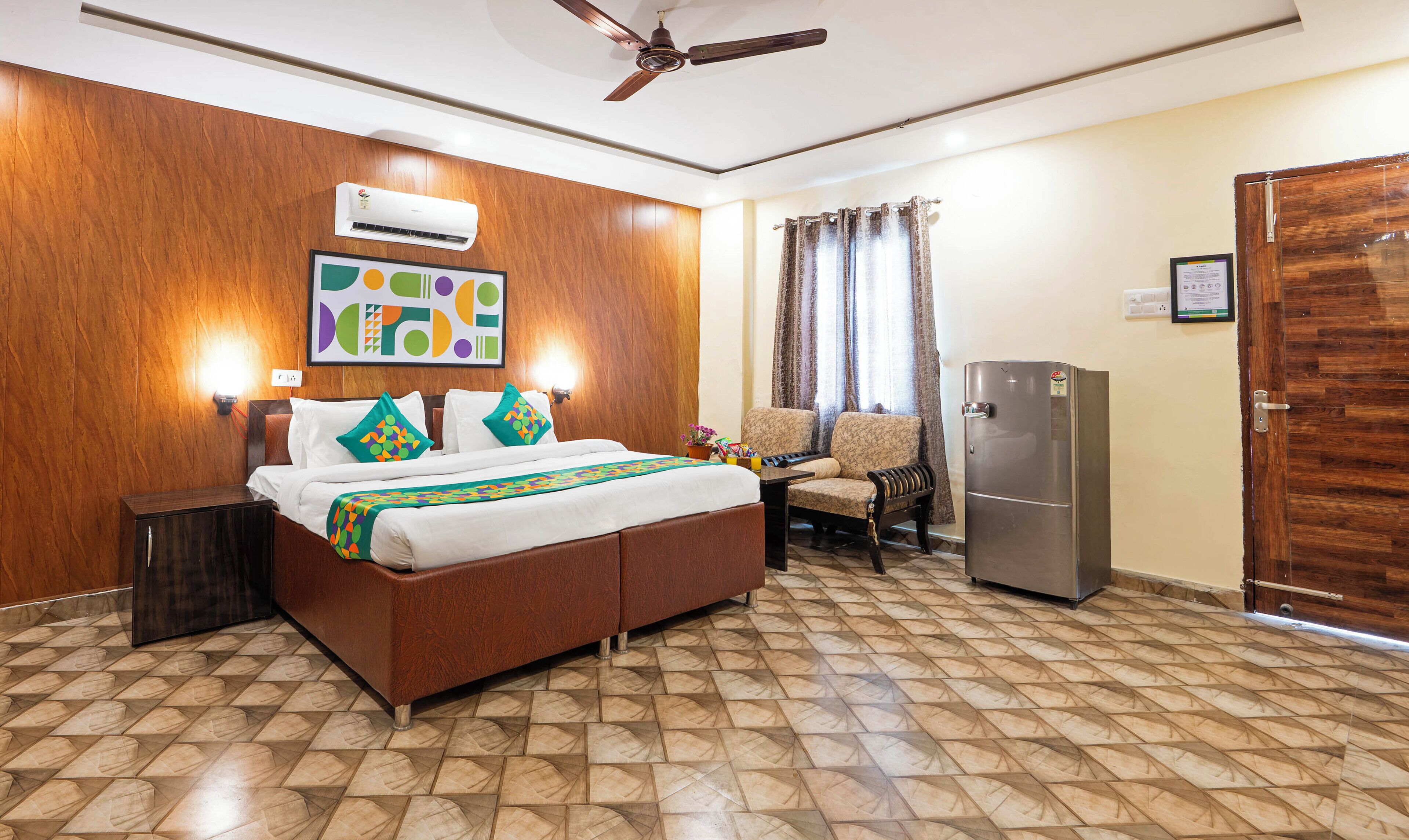 Deluxe-dobbeltværelse | Skrivebord, strygejern/strygebræt