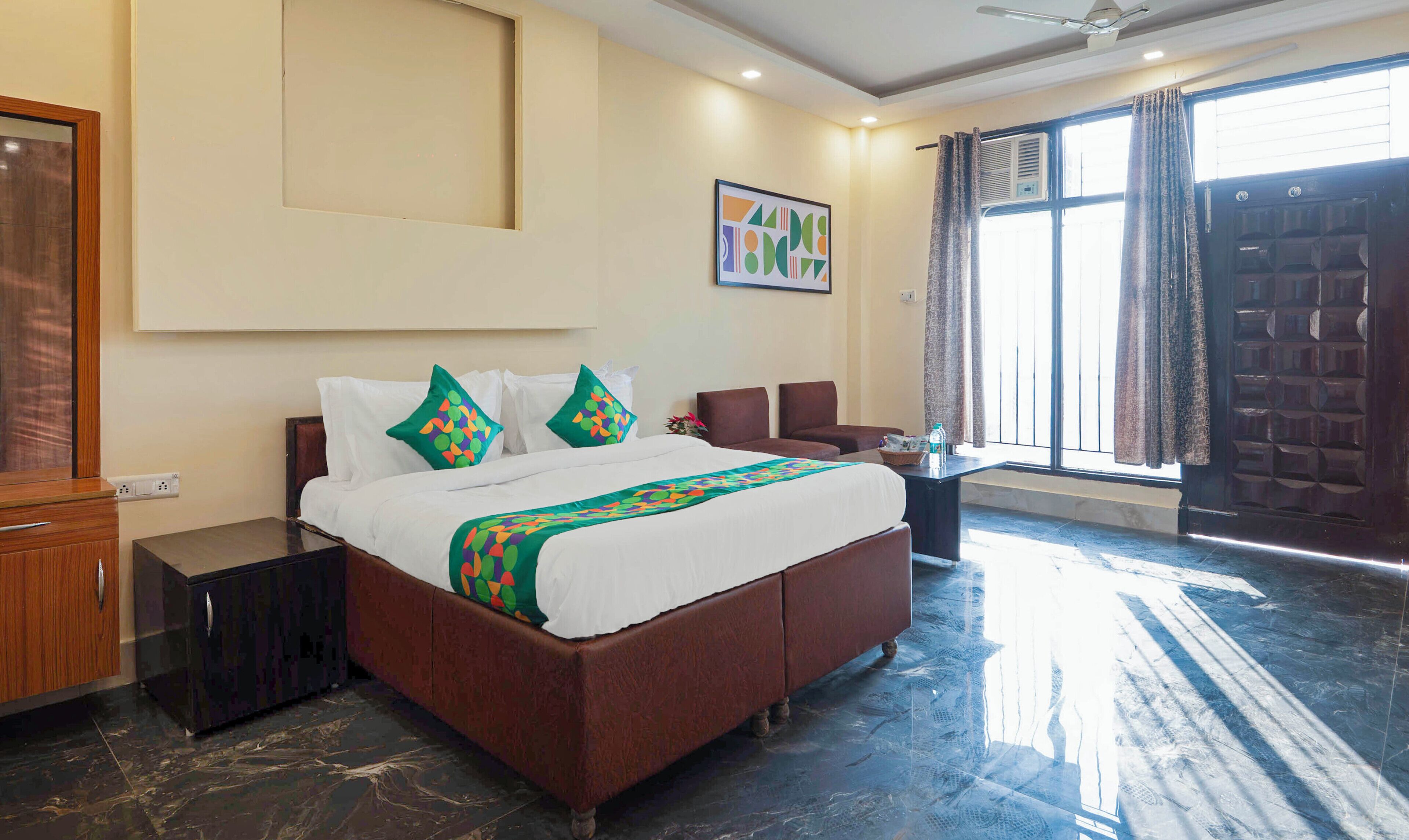 Standard-dobbeltværelse | Skrivebord, strygejern/strygebræt