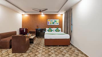 Quarto casal premium | Escrivaninha, ferros/tábuas de passar roupa