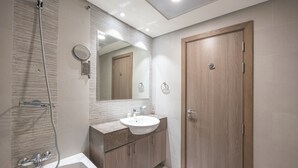 Comfort Apartment, Balcony, City View | Bathroom - 108-Bloomfileds Cozy STU in Park View  (Abu Dhabi)