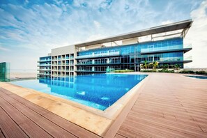 Outdoor pool - 108-Bloomfileds Cozy STU in Park View  (Abu Dhabi)