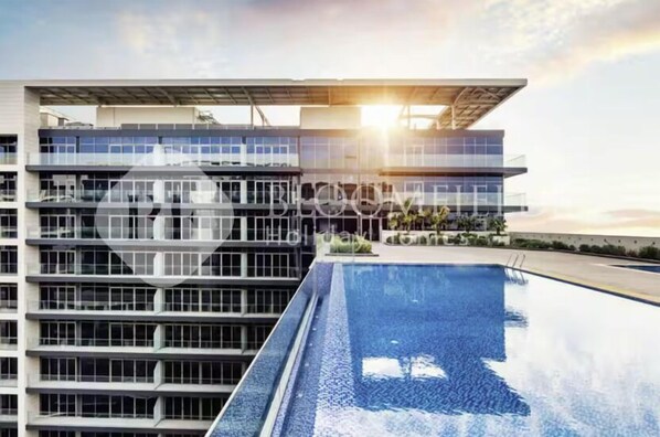 Outdoor pool - 108-Bloomfileds Cozy STU in Park View (Abu Dhabi)