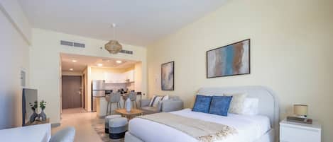 Iron/ironing board, WiFi (free)
