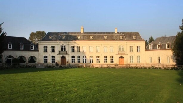 A large, historic building with multiple windows and a central entrance, surrounded by a well-maintained lawn. - Stunning home in Zutkerque with WiFi (Zutkerque)