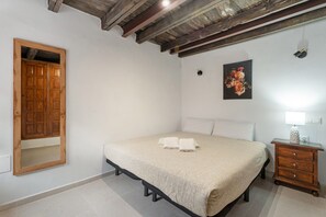 1 slaapkamer, een strijkplank/strijkijzer, wifi, beddengoed