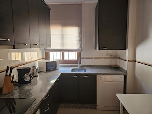 Refrigerador, microondas, horno y lavavajillas