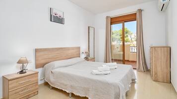 3 slaapkamers, een strijkplank/strijkijzer, wifi, beddengoed