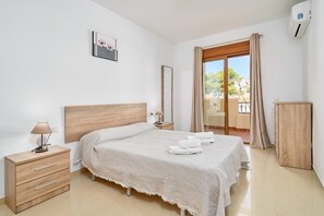 3 bedrooms, iron/ironing board, WiFi, bed sheets - Holiday Home 'Residencial Amaranto' with Sea View, Wi-Fi and Air Conditioning (Nerja)