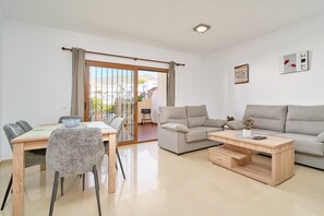 TV - Holiday Home 'Residencial Amaranto' with Sea View, Wi-Fi and Air Conditioning (Nerja)