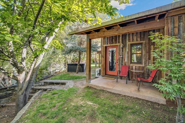Welcome to Creekside Cowa-Bungalow!