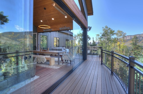 Brand New Home on 2 Acres - Amazing Deck/Views - Hot Tub/BBQ/Fire Table/AC