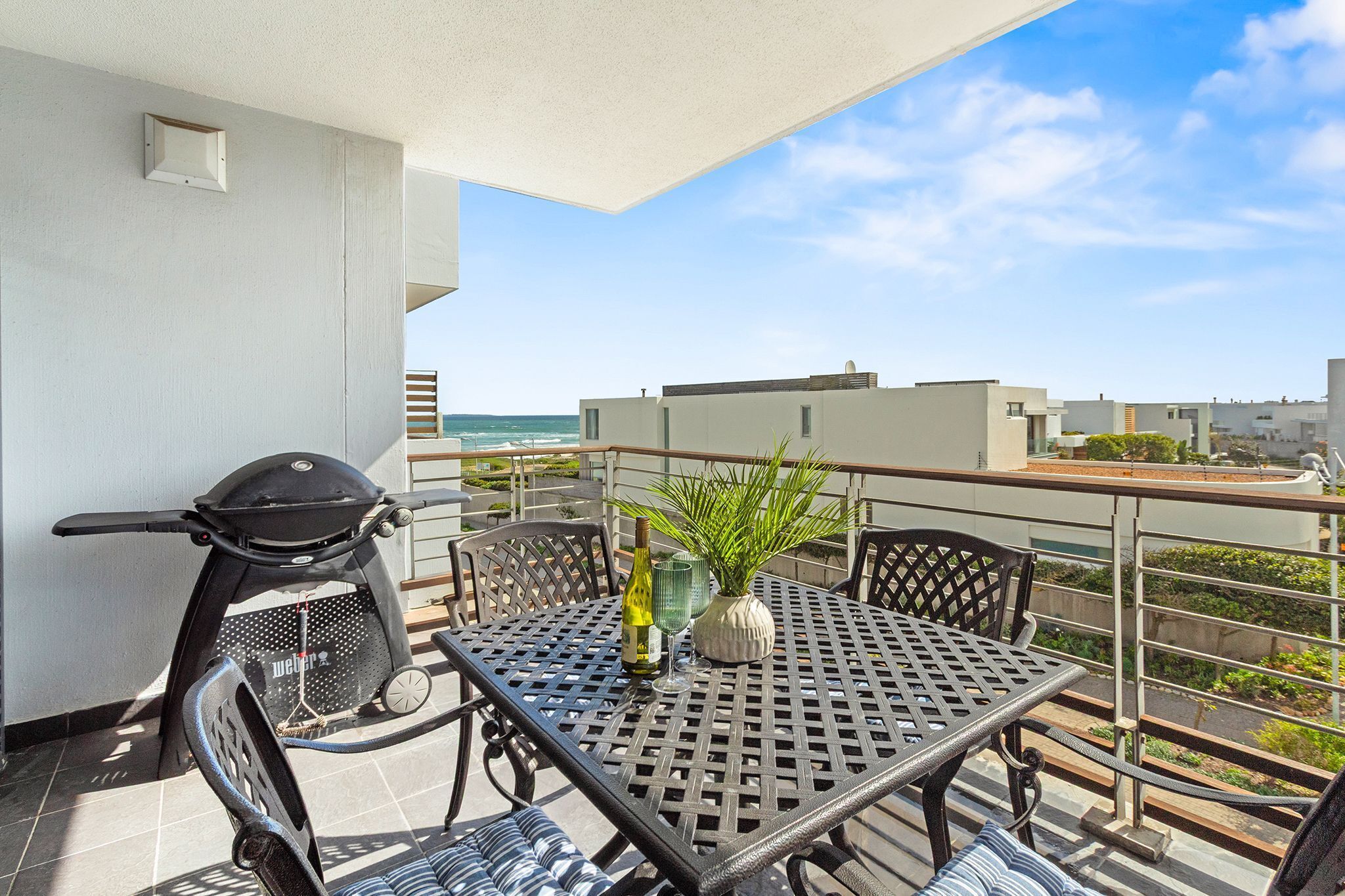 Apartment (2 Bedrooms) | Front of property