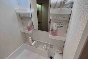 A bathroom with a bathtub, a sink, and a mirror. - Iorishimodera (Osaka)
