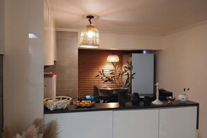 Dining - Yongsan Hyochang Park 3 minutes, breakfast included, luggage storage service, (Seoul)