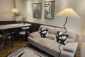Room - Yongsan Hyochang Park 3 minutes, breakfast included, luggage storage service, (Seoul)