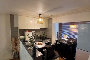 Private kitchen - Yongsan Hyochang Park 3 minutes, breakfast included, luggage storage service, (Seoul)
