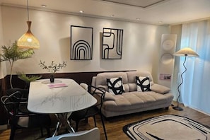 Room - Yongsan Hyochang Park 3 minutes, breakfast included, luggage storage service, (Seoul)