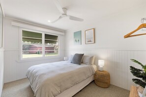 3 Schlafzimmer, Schreibtisch, Bügeleisen/Bügelbrett, Reisekinderbett