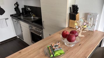 Kühlschrank, Ofen, Herdplatte, Geschirrspüler